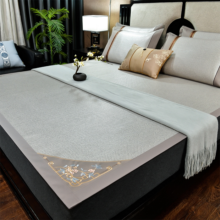 91家纺网 家纺一手货源 找家纺 小牛席业 2026新款对角绣冰藤双面席凉席席子 对角绣花-冰藤双面席银灰