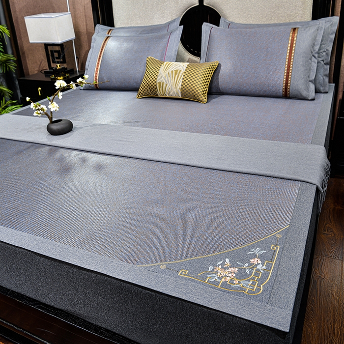 91家纺网 家纺一手货源 找家纺 小牛席业 2026新款对角绣冰藤双面席凉席席子 对角绣花-渐变冰藤浅灰