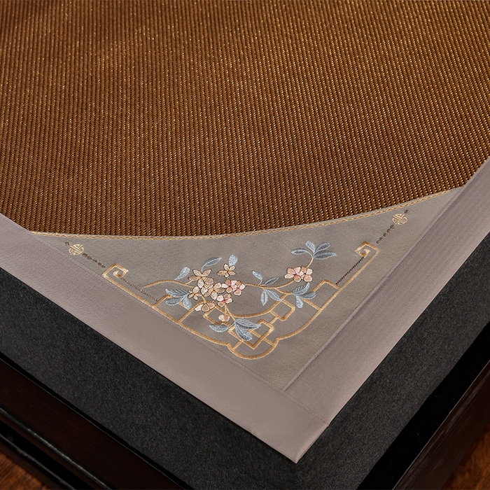 91家纺网 家纺一手货源 找家纺 小牛席业 2026新款对角绣冰藤双面席凉席席子 对角绣花-冰藤双面席黑咖