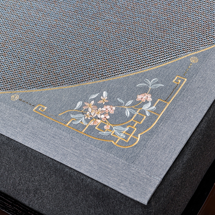 91家纺网 家纺一手货源 找家纺 小牛席业 2026新款对角绣冰藤双面席凉席席子 对角绣花-渐变冰藤墨绿