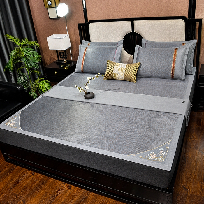 91家纺网 家纺一手货源 找家纺 小牛席业 2026新款对角绣冰藤双面席凉席席子 对角绣花-渐变冰藤墨绿