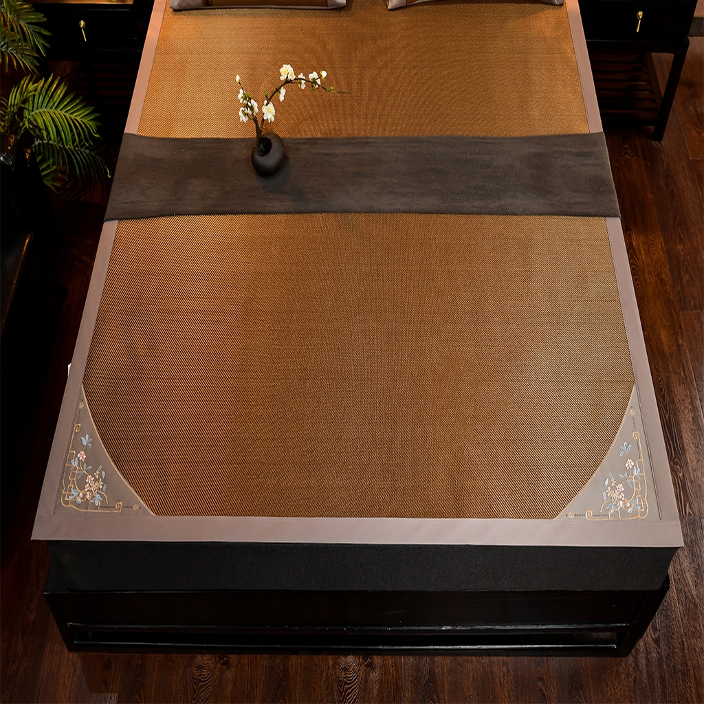 91家纺网 家纺一手货源 找家纺 小牛席业 2026新款对角绣冰藤双面席凉席席子 对角绣花-冰藤双面席黑咖