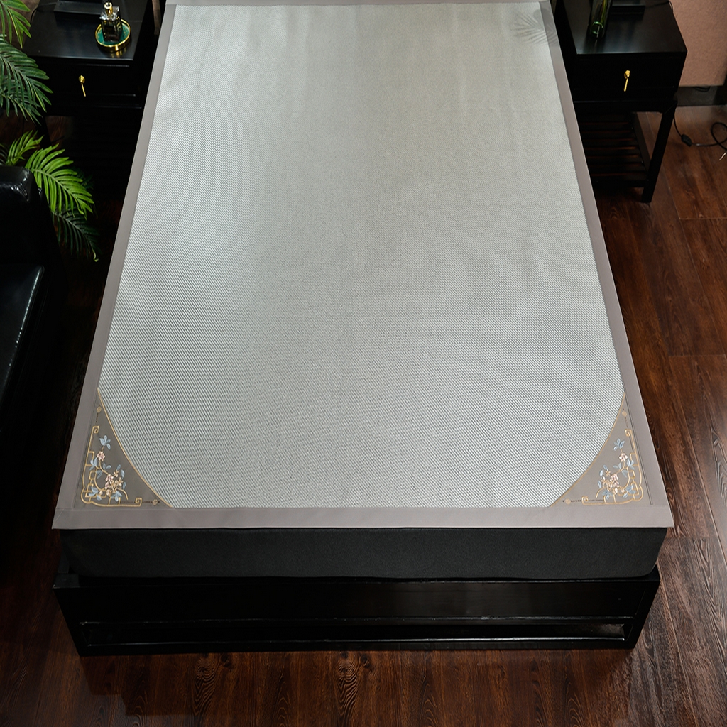 91家纺网 家纺一手货源 找家纺 小牛席业 2026新款对角绣冰藤双面席凉席席子 对角绣花-冰藤双面席银灰