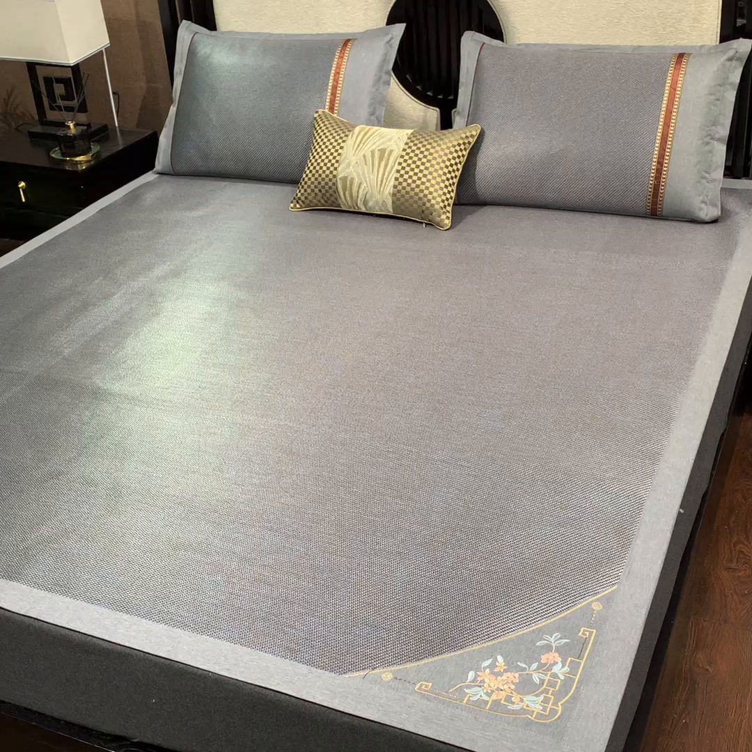 91家纺网 家纺一手货源 找家纺 小牛席业 2026新款对角绣冰藤双面席凉席席子 对角绣花-渐变冰藤墨绿