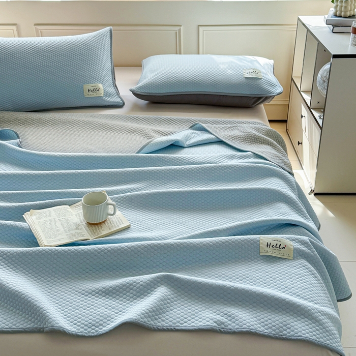 91家纺网 家纺一手货源 找家纺 恋佳居 2026新款简约A类云涧冰格凉感丝竹纤维夏凉毯毯子午睡毯 云涧冰格-涧水蓝