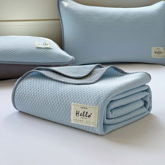 91家纺网 家纺一手货源 找家纺 恋佳居 2026新款简约A类云涧冰格凉感丝竹纤维夏凉毯毯子午睡毯 云涧冰格-涧水蓝