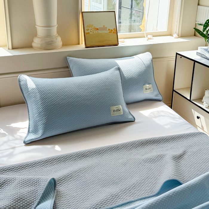 91家纺网 家纺一手货源 找家纺 恋佳居 2026新款简约A类云涧冰格凉感丝竹纤维夏凉毯毯子午睡毯 云涧冰格-涧水蓝