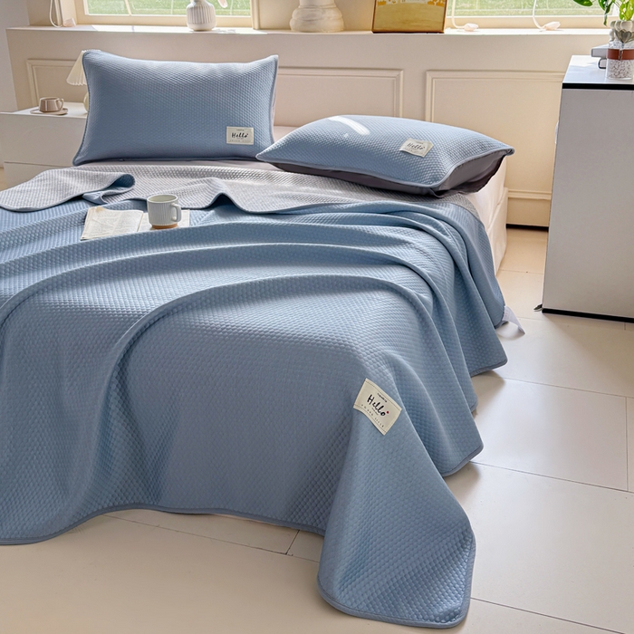 91家纺网 家纺一手货源 找家纺 恋佳居 2026新款简约A类云涧冰格凉感丝竹纤维夏凉毯毯子午睡毯 云涧冰格-云雾蓝