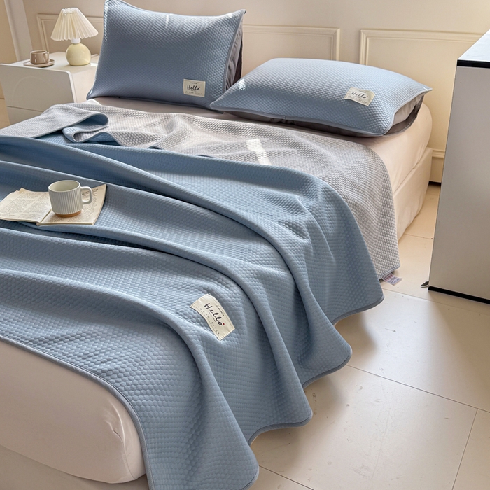 91家纺网 家纺一手货源 找家纺 恋佳居 2026新款简约A类云涧冰格凉感丝竹纤维夏凉毯毯子午睡毯 云涧冰格-云雾蓝