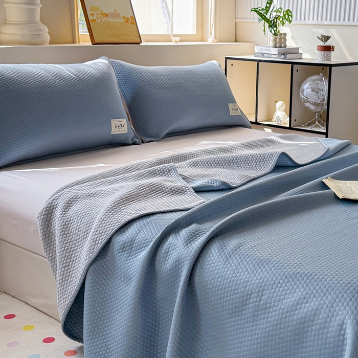 91家纺网 家纺一手货源 找家纺 恋佳居 2026新款简约A类云涧冰格凉感丝竹纤维夏凉毯毯子午睡毯 云涧冰格-云雾蓝