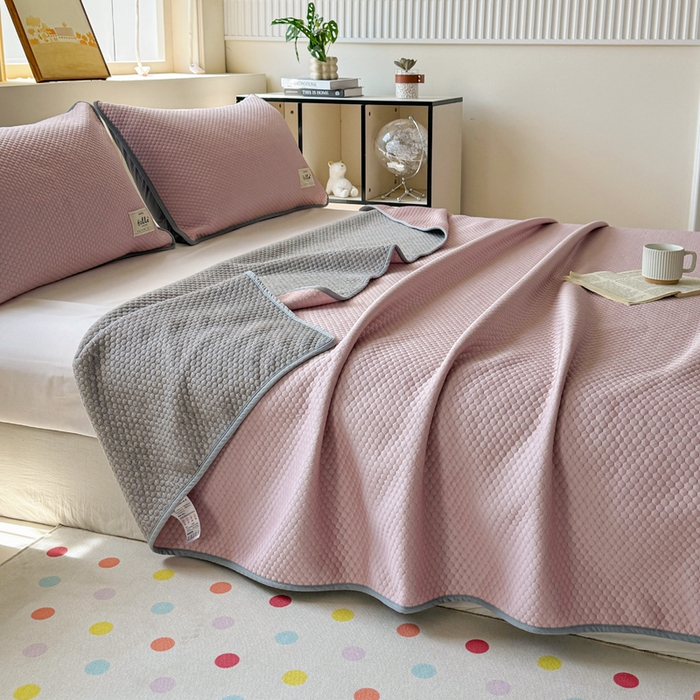 91家纺网 家纺一手货源 找家纺 恋佳居 2026新款简约A类云涧冰格凉感丝竹纤维夏凉毯毯子午睡毯 云涧冰格-樱雾粉