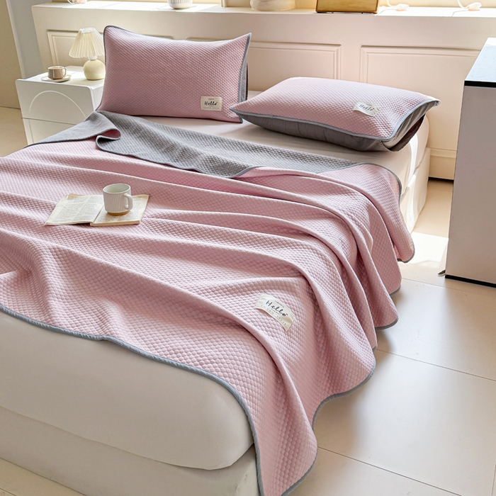 91家纺网 家纺一手货源 找家纺 恋佳居 2026新款简约A类云涧冰格凉感丝竹纤维夏凉毯毯子午睡毯 云涧冰格-樱雾粉