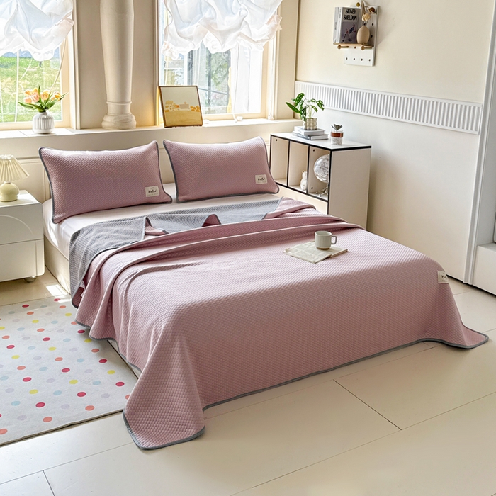 91家纺网 家纺一手货源 找家纺 恋佳居 2026新款简约A类云涧冰格凉感丝竹纤维夏凉毯毯子午睡毯 云涧冰格-樱雾粉