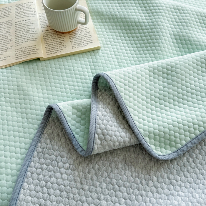 91家纺网 家纺一手货源 找家纺 恋佳居 2026新款简约A类云涧冰格凉感丝竹纤维夏凉毯毯子午睡毯 云涧冰格-竹雾绿