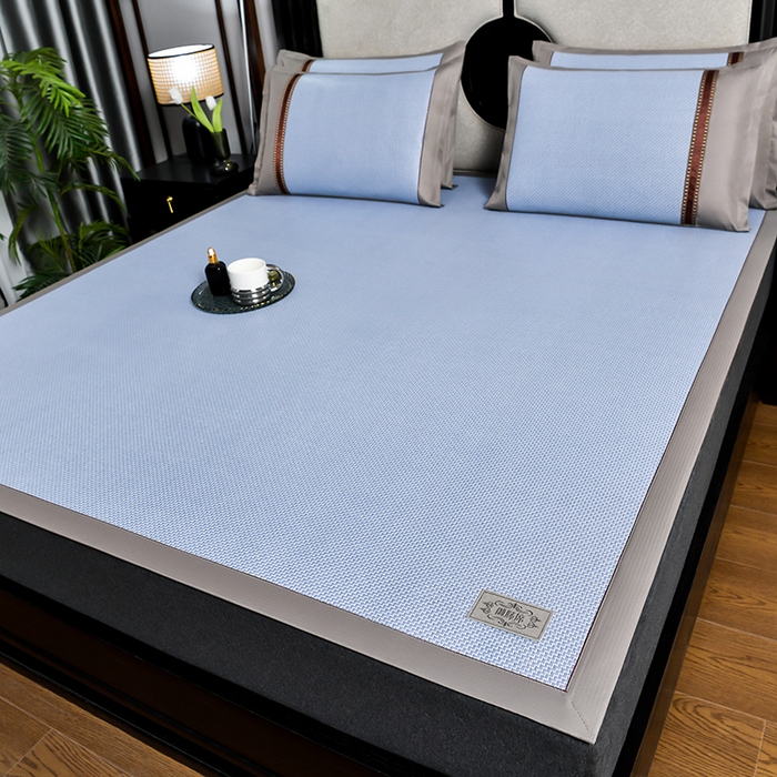 91家纺网 家纺一手货源 找家纺 小牛席业 2026新款加厚古藤席经典皮革标凉席席子 加厚古藤席-经典皮革标（浅蓝）