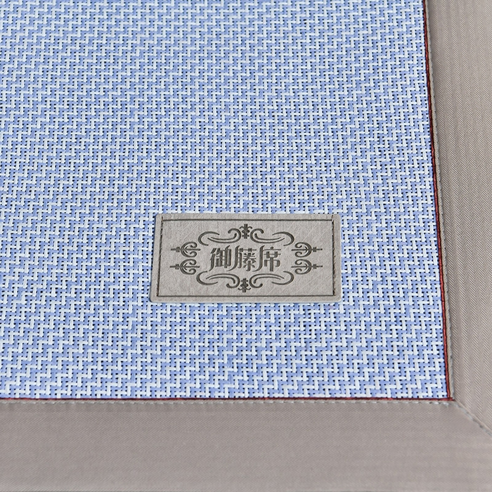 91家纺网 家纺一手货源 找家纺 小牛席业 2026新款加厚古藤席经典皮革标凉席席子 加厚古藤席-经典皮革标（浅蓝）