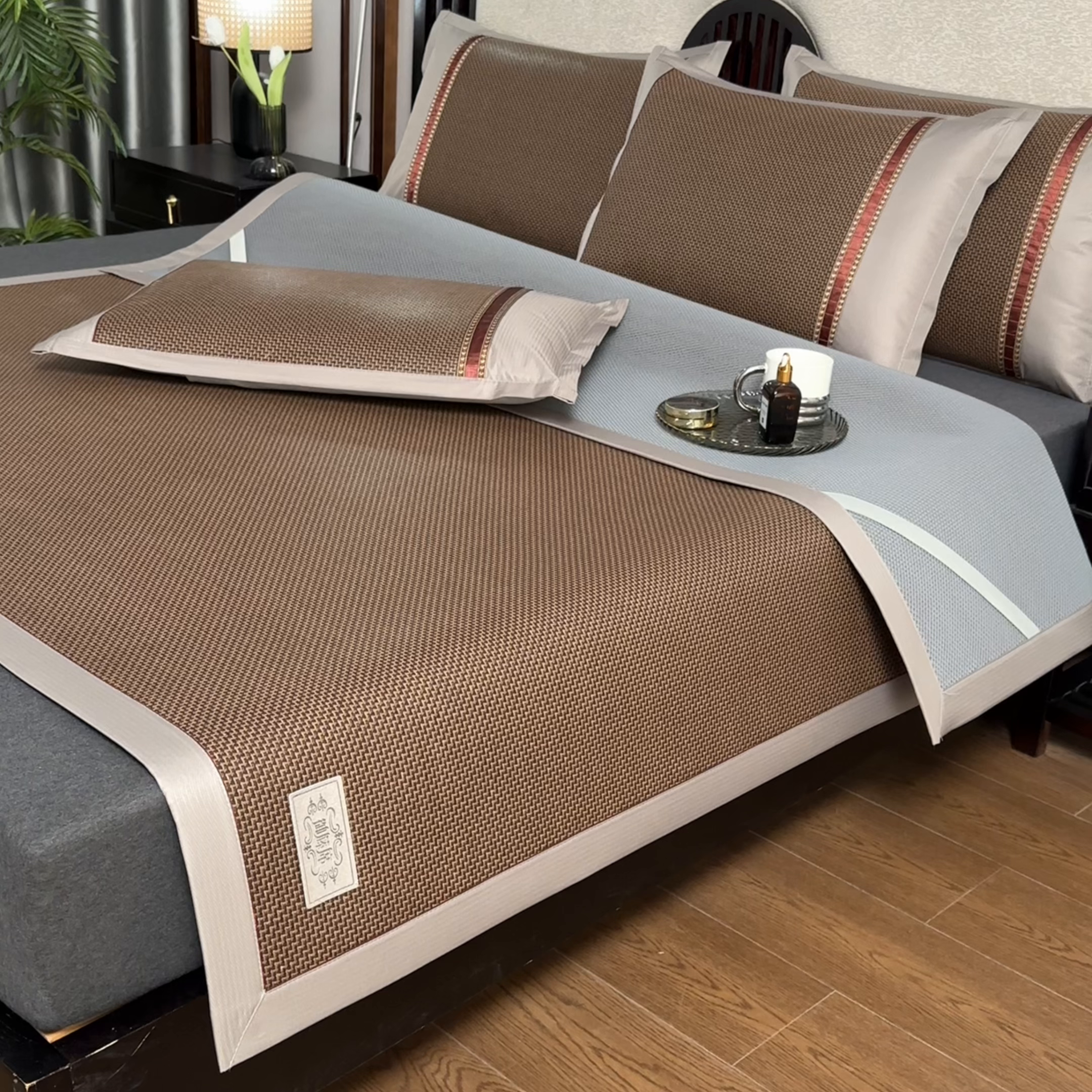 91家纺网 家纺一手货源 找家纺 小牛席业 2026新款加厚古藤席经典皮革标凉席席子 加厚古藤席-经典皮革标（咖啡）