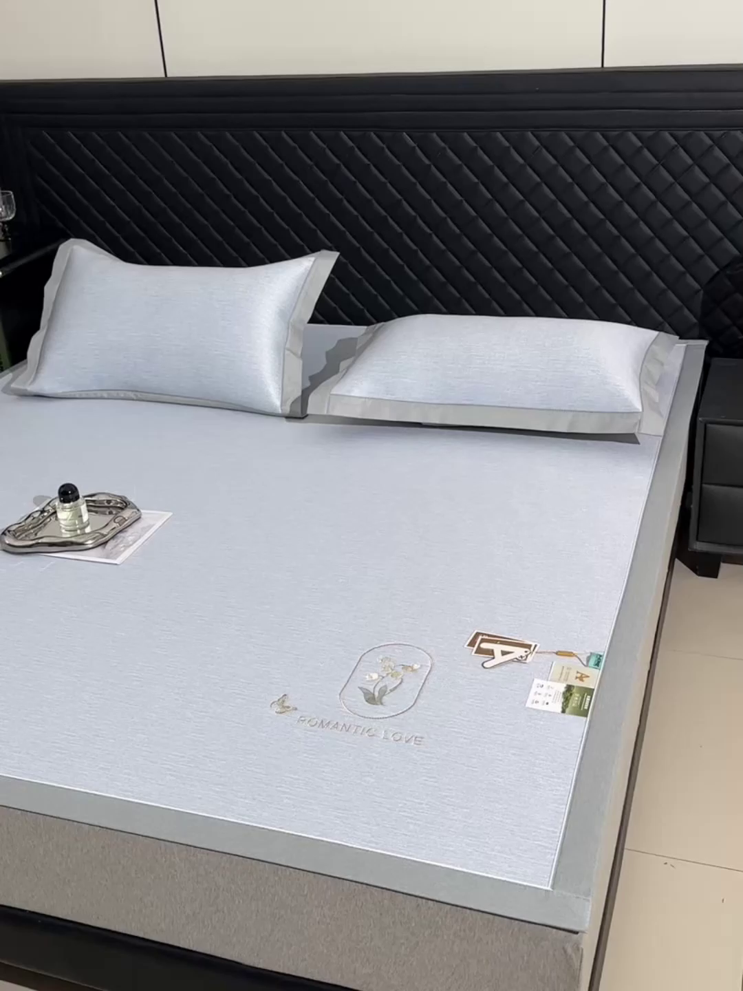 91家纺网 家纺一手货源 找家纺 小牛席业 2026新款铃兰冷感冰丝席凉席席子 铃兰-蓝色