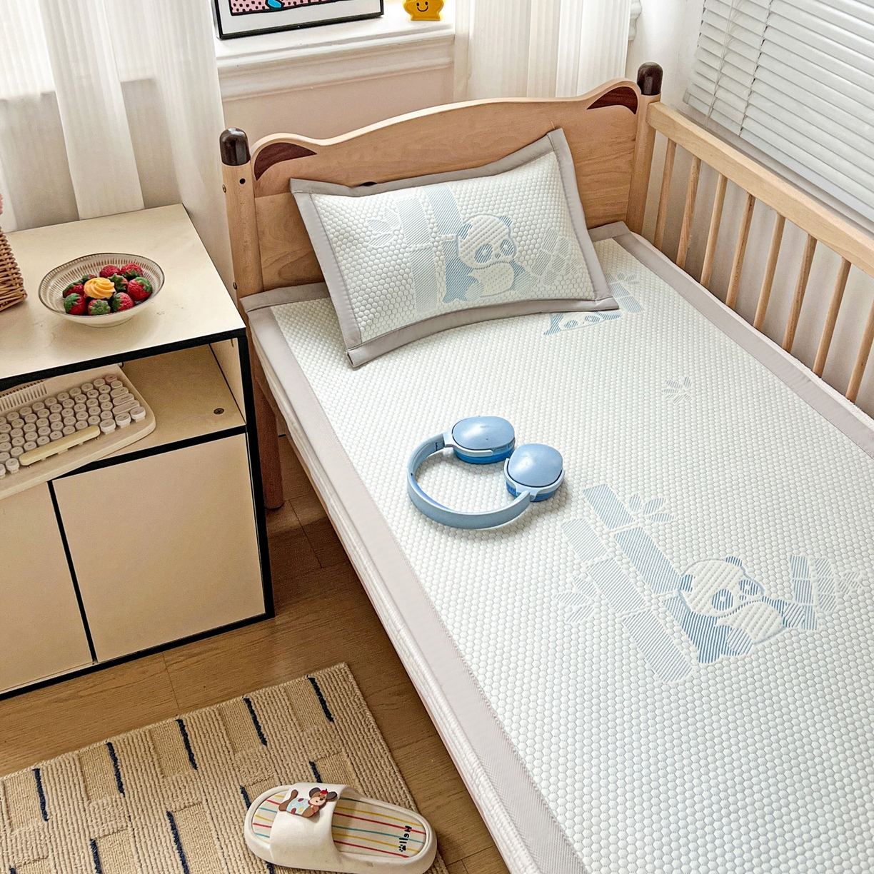 91家纺网 家纺一手货源 找家纺 富馨莱 2026年新款儿童幼儿园豆豆席凉席席子支持一件定制 熊猫嘟嘟-蓝