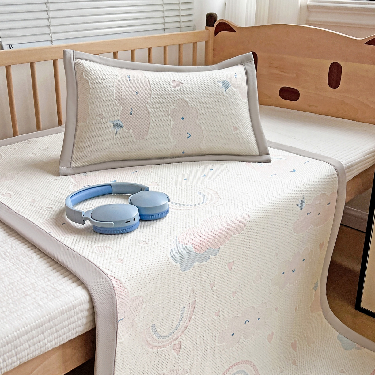 91家纺网 家纺一手货源 找家纺 富馨莱 2026年新款儿童幼儿园豆豆席凉席席子支持一件定制 爱心彩虹