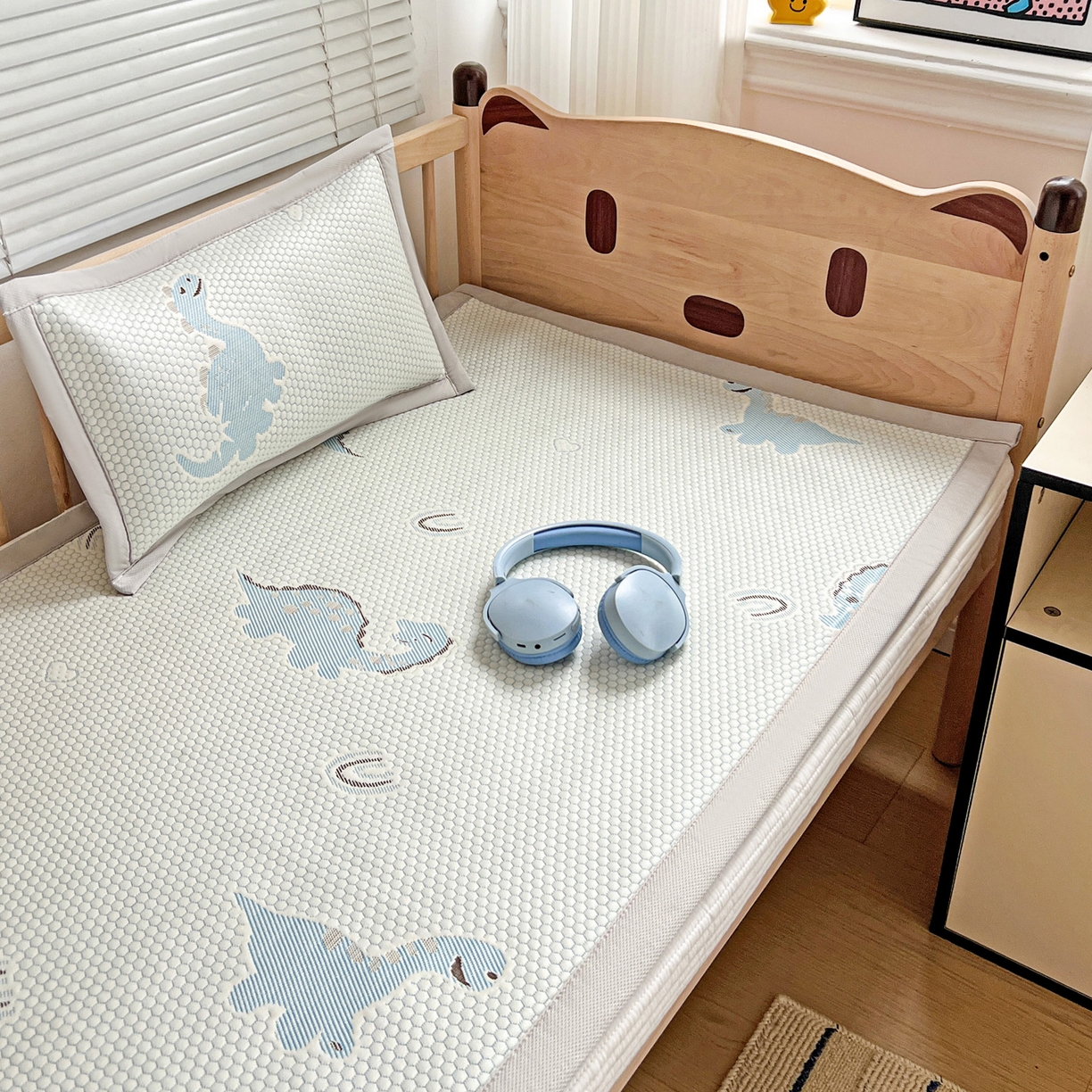 91家纺网 家纺一手货源 找家纺 富馨莱 2026年新款儿童幼儿园豆豆席凉席席子支持一件定制 小恐龙