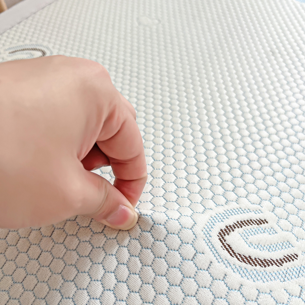 91家纺网 家纺一手货源 找家纺 富馨莱 2026年新款儿童幼儿园豆豆席凉席席子支持一件定制 小恐龙