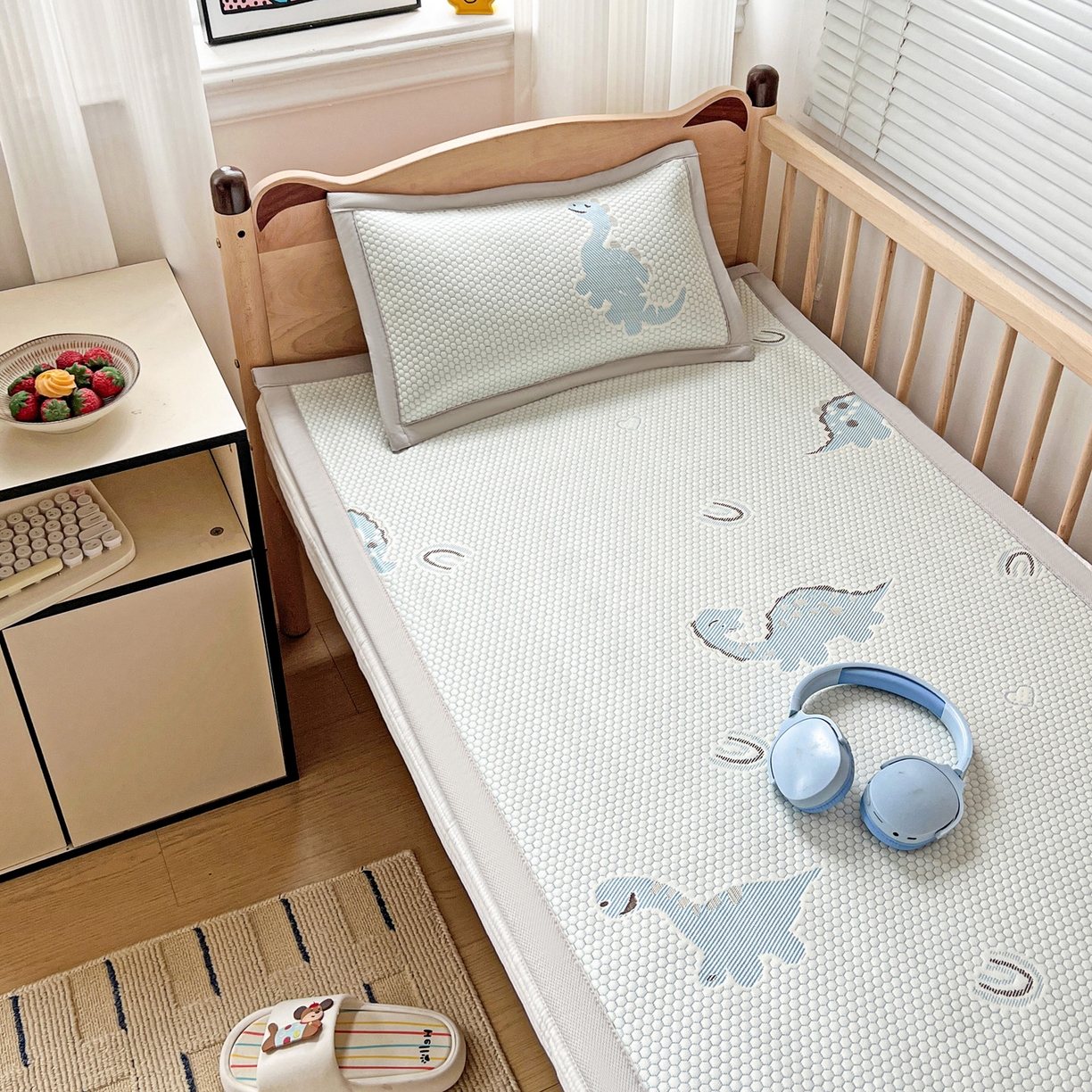 91家纺网 家纺一手货源 找家纺 富馨莱 2026年新款儿童幼儿园豆豆席凉席席子支持一件定制 小恐龙