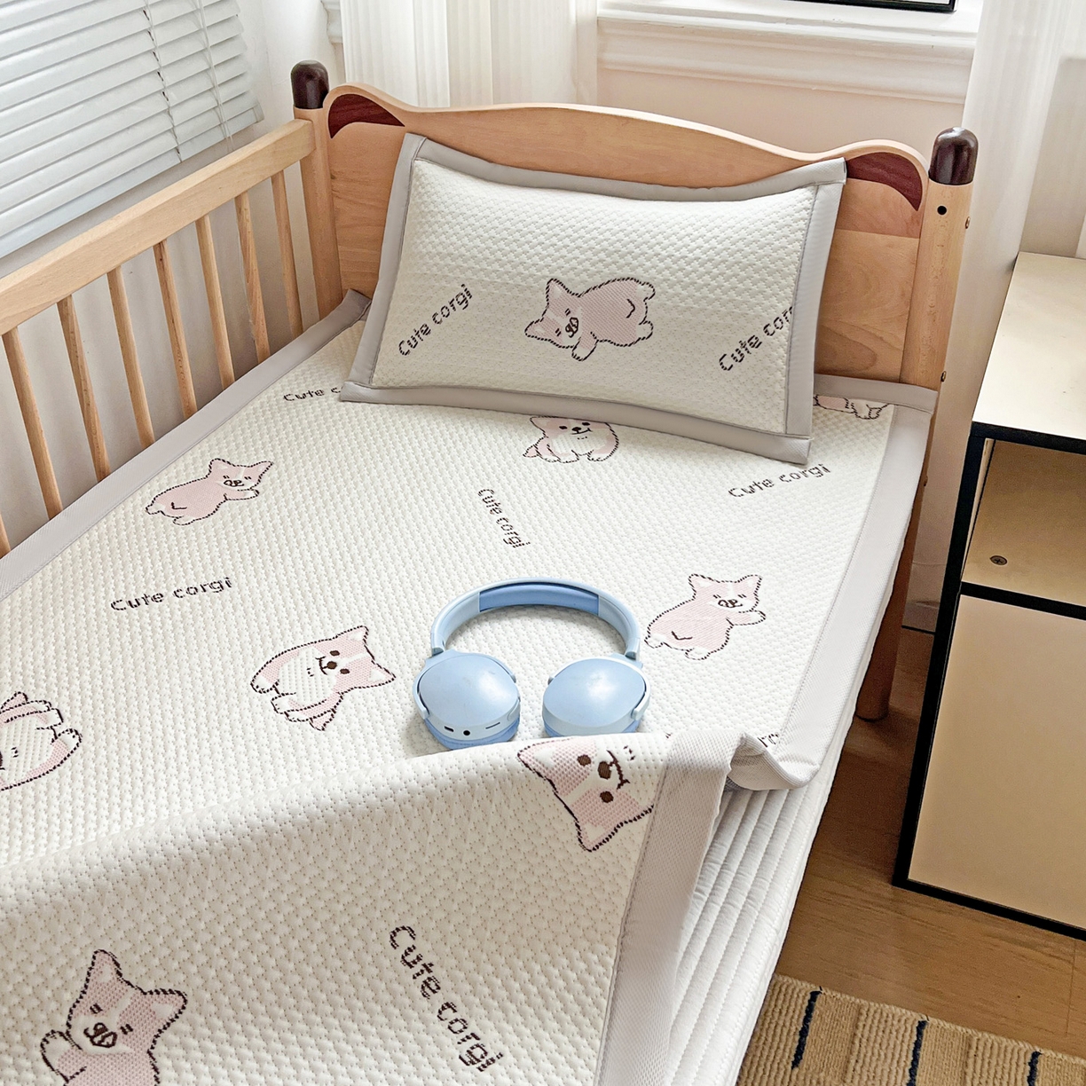 91家纺网 家纺一手货源 找家纺 富馨莱 2026年新款儿童幼儿园豆豆席凉席席子支持一件定制 小狗-柯基