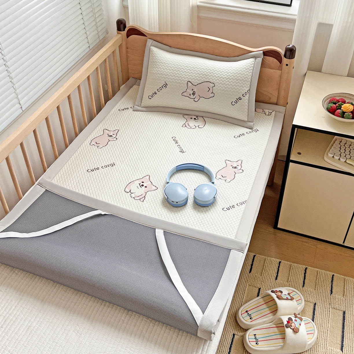 91家纺网 家纺一手货源 找家纺 富馨莱 2026年新款儿童幼儿园豆豆席凉席席子支持一件定制 小狗-柯基