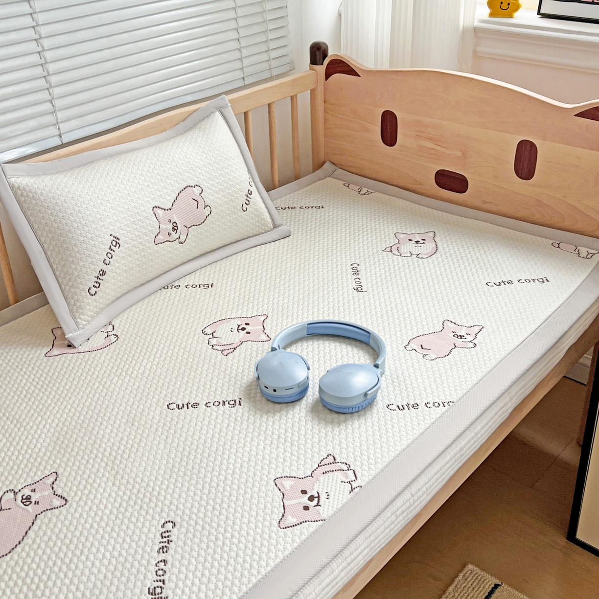 91家纺网 家纺一手货源 找家纺 富馨莱 2026年新款儿童幼儿园豆豆席凉席席子支持一件定制 小狗-柯基