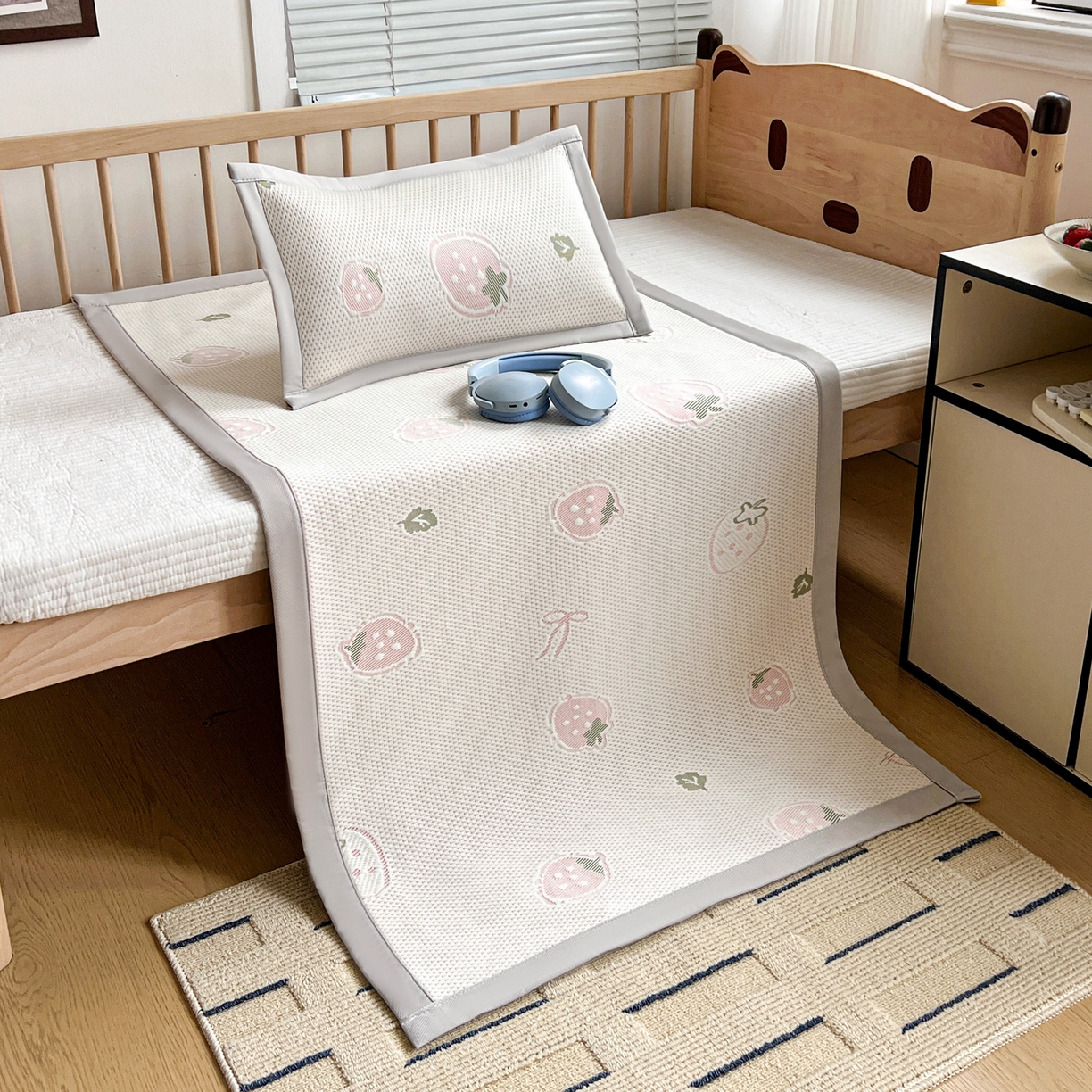 91家纺网 家纺一手货源 找家纺 富馨莱 2026年新款儿童幼儿园豆豆席凉席席子支持一件定制 草莓乐园