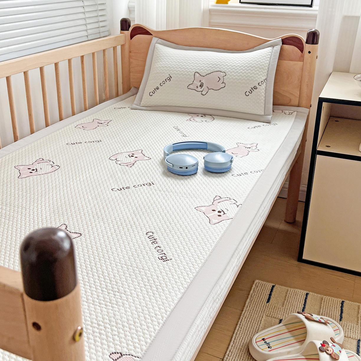 91家纺网 家纺一手货源 找家纺 富馨莱 2026年新款儿童幼儿园豆豆席凉席席子支持一件定制 小狗-柯基