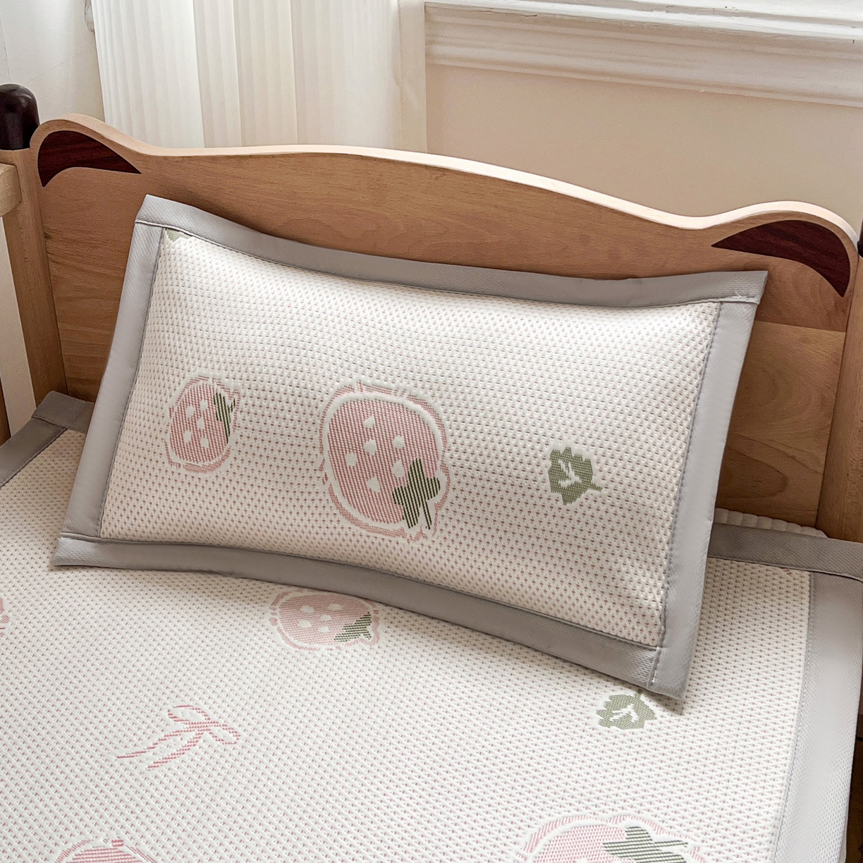 91家纺网 家纺一手货源 找家纺 富馨莱 2026年新款儿童幼儿园豆豆席凉席席子支持一件定制 草莓乐园