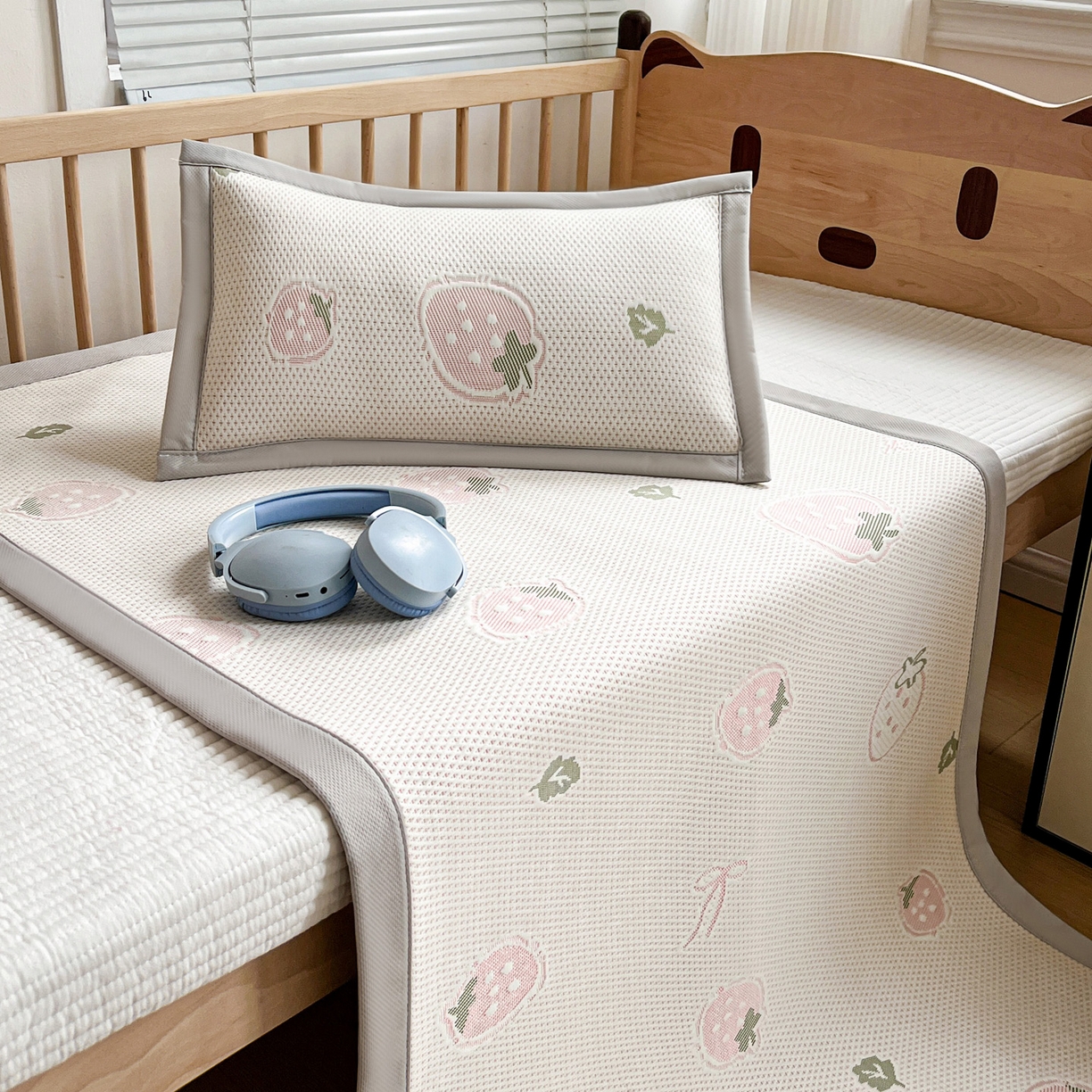 91家纺网 家纺一手货源 找家纺 富馨莱 2026年新款儿童幼儿园豆豆席凉席席子支持一件定制 草莓乐园