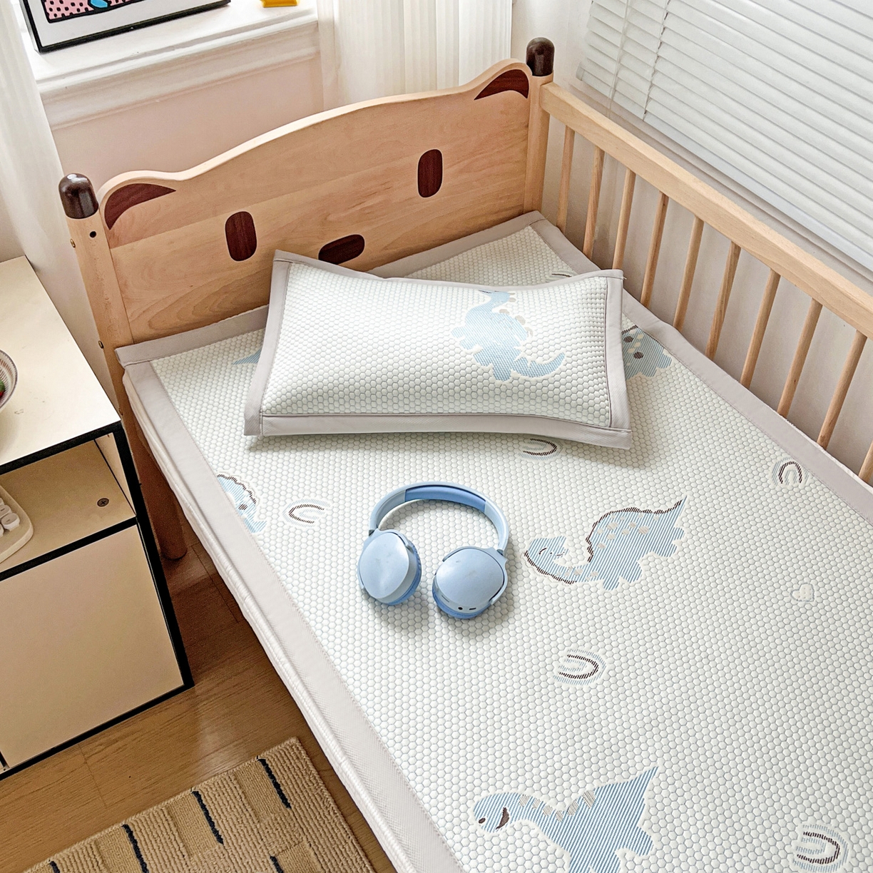 91家纺网 家纺一手货源 找家纺 富馨莱 2026年新款儿童幼儿园豆豆席凉席席子支持一件定制 小恐龙