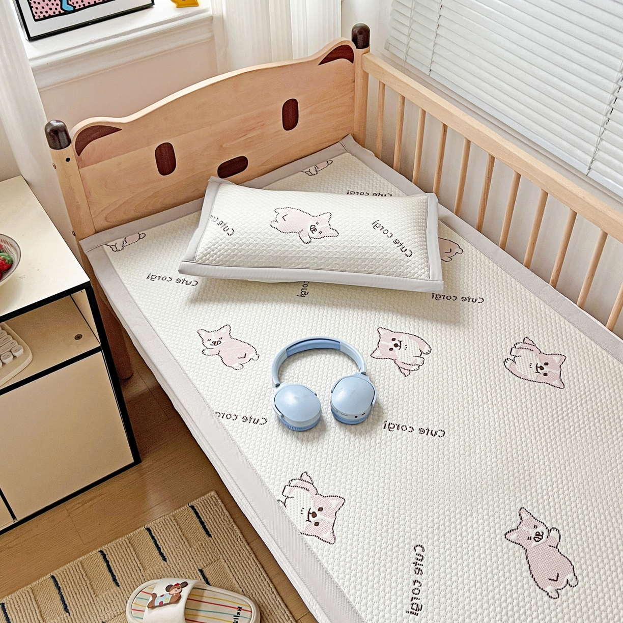 91家纺网 家纺一手货源 找家纺 富馨莱 2026年新款儿童幼儿园豆豆席凉席席子支持一件定制 小狗-柯基