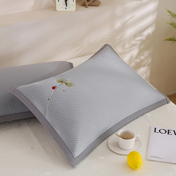 91家纺网 家纺一手货源 找家纺 （总）小牛席业 2026新款夏日荷塘PE凉感纤维冰丝夏凉枕套单品枕套单件