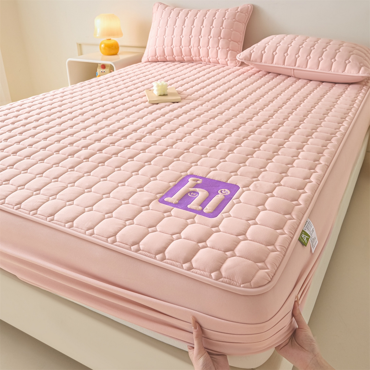 91家纺网 家纺一手货源 找家纺 （总）居眠 2026新款A类棉花夹棉防水床笠-Hi smile