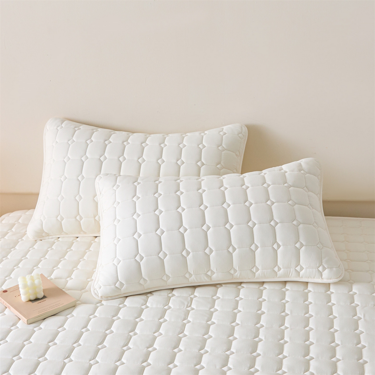 91家纺网 家纺一手货源 找家纺 居眠 2026新款A类棉花夹棉防水床笠-Hi smile Hi smile-白