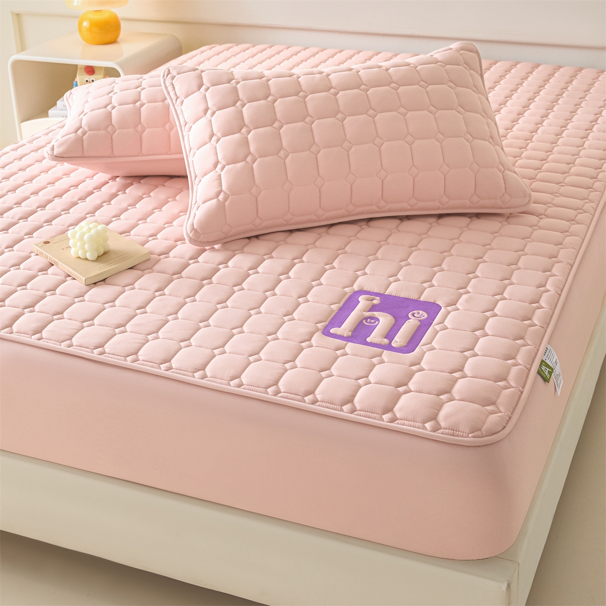 91家纺网 家纺一手货源 找家纺 居眠 2026新款A类棉花夹棉防水床笠-Hi smile Hi smile-粉