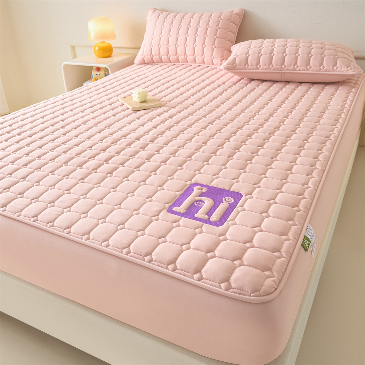 91家纺网 家纺一手货源 找家纺 居眠 2026新款A类棉花夹棉防水床笠-Hi smile Hi smile-粉