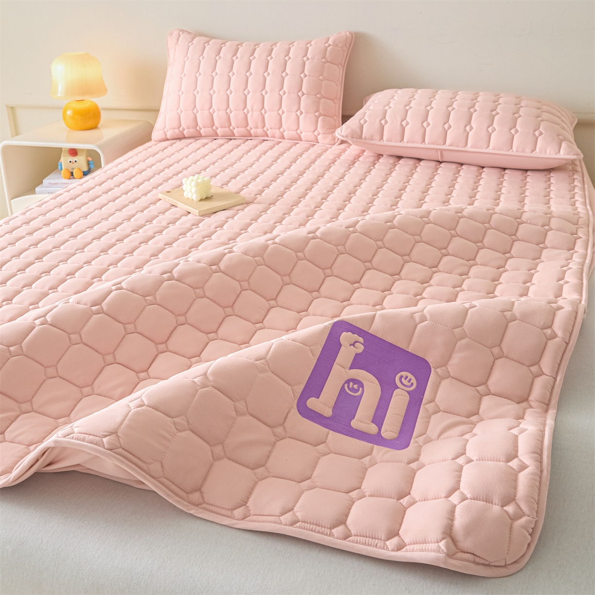 91家纺网 家纺一手货源 找家纺 居眠 2026新款A类棉花夹棉防水床笠-Hi smile Hi smile-粉