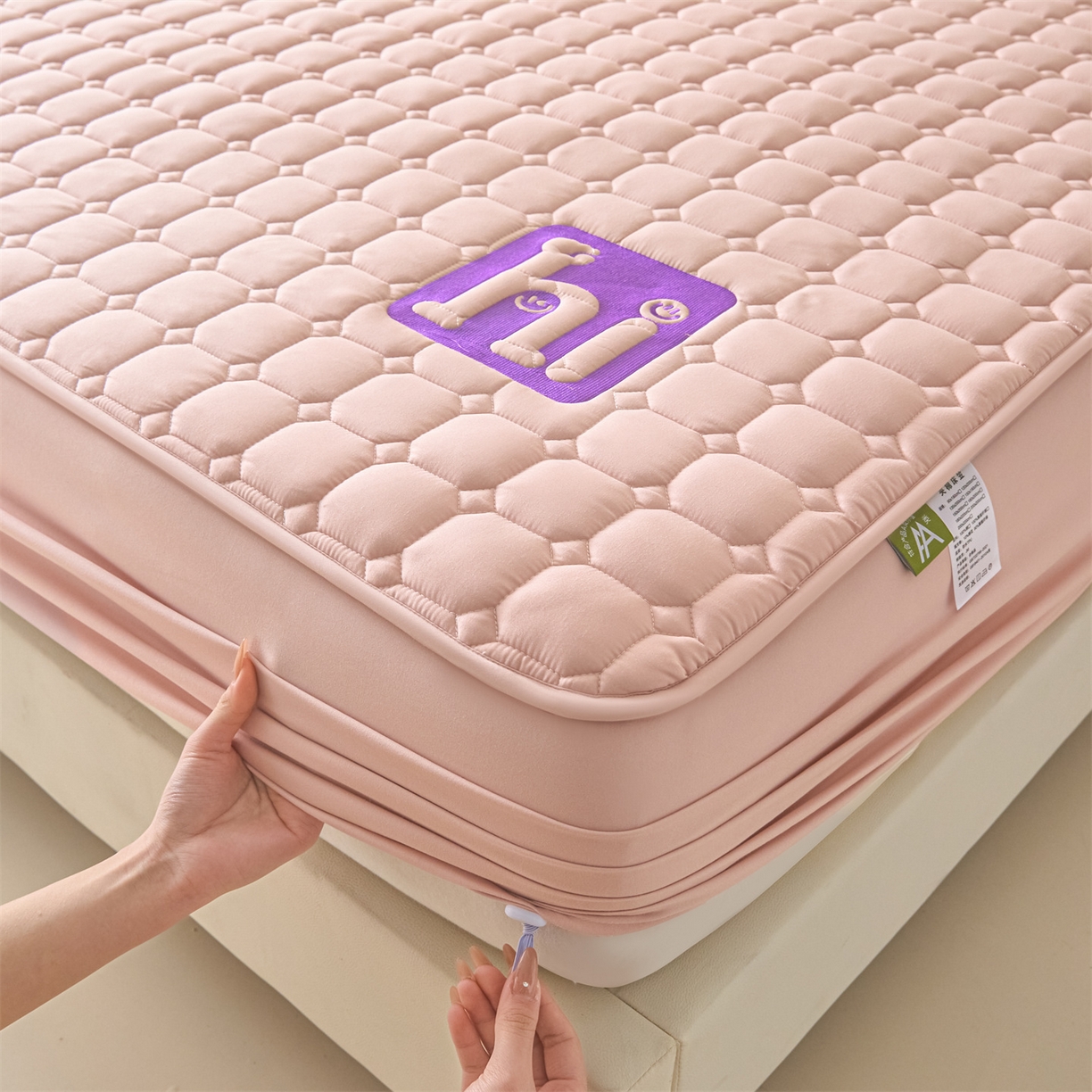 91家纺网 家纺一手货源 找家纺 居眠 2026新款A类棉花夹棉防水床笠-Hi smile Hi smile-粉