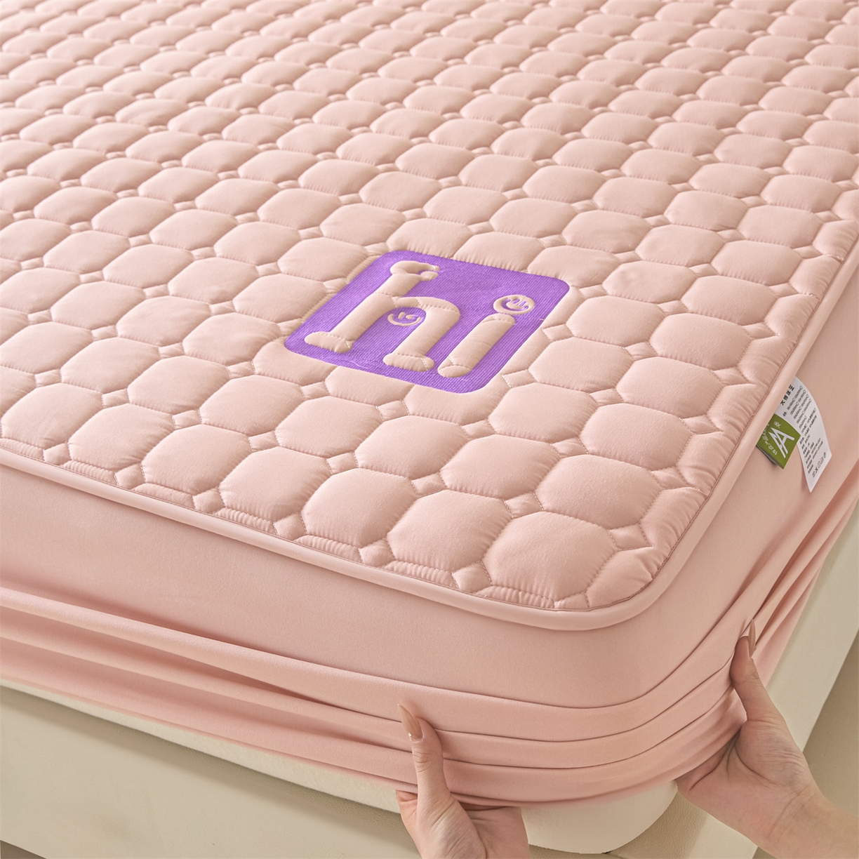 91家纺网 家纺一手货源 找家纺 居眠 2026新款A类棉花夹棉防水床笠-Hi smile Hi smile-粉