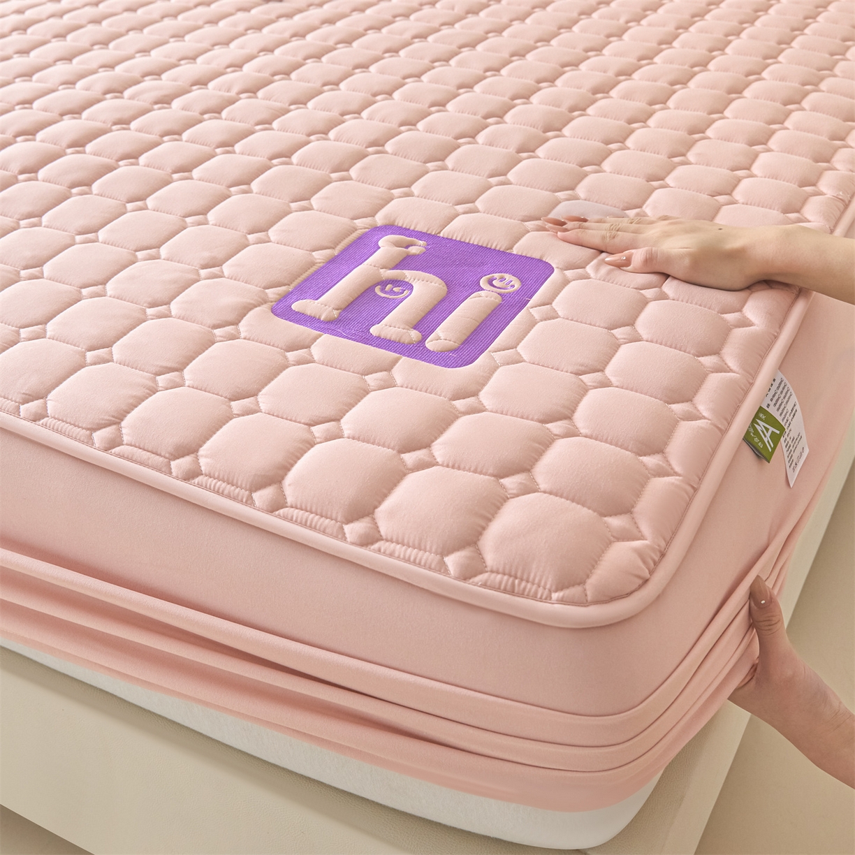 91家纺网 家纺一手货源 找家纺 居眠 2026新款A类棉花夹棉防水床笠-Hi smile Hi smile-粉