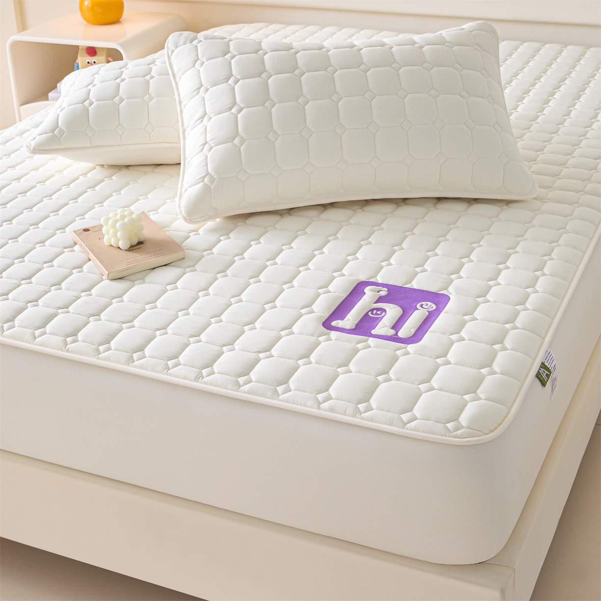 91家纺网 家纺一手货源 找家纺 居眠 2026新款A类棉花夹棉防水床笠-Hi smile Hi smile-白