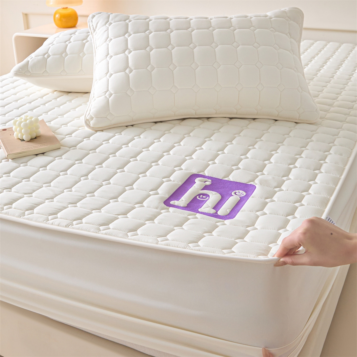 91家纺网 家纺一手货源 找家纺 居眠 2026新款A类棉花夹棉防水床笠-Hi smile Hi smile-白