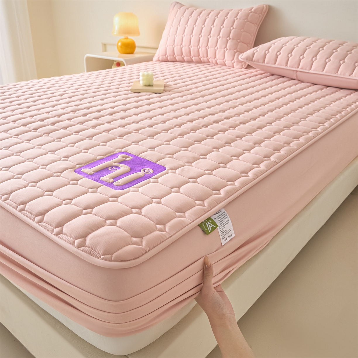 91家纺网 家纺一手货源 找家纺 居眠 2026新款A类棉花夹棉防水床笠-Hi smile Hi smile-粉