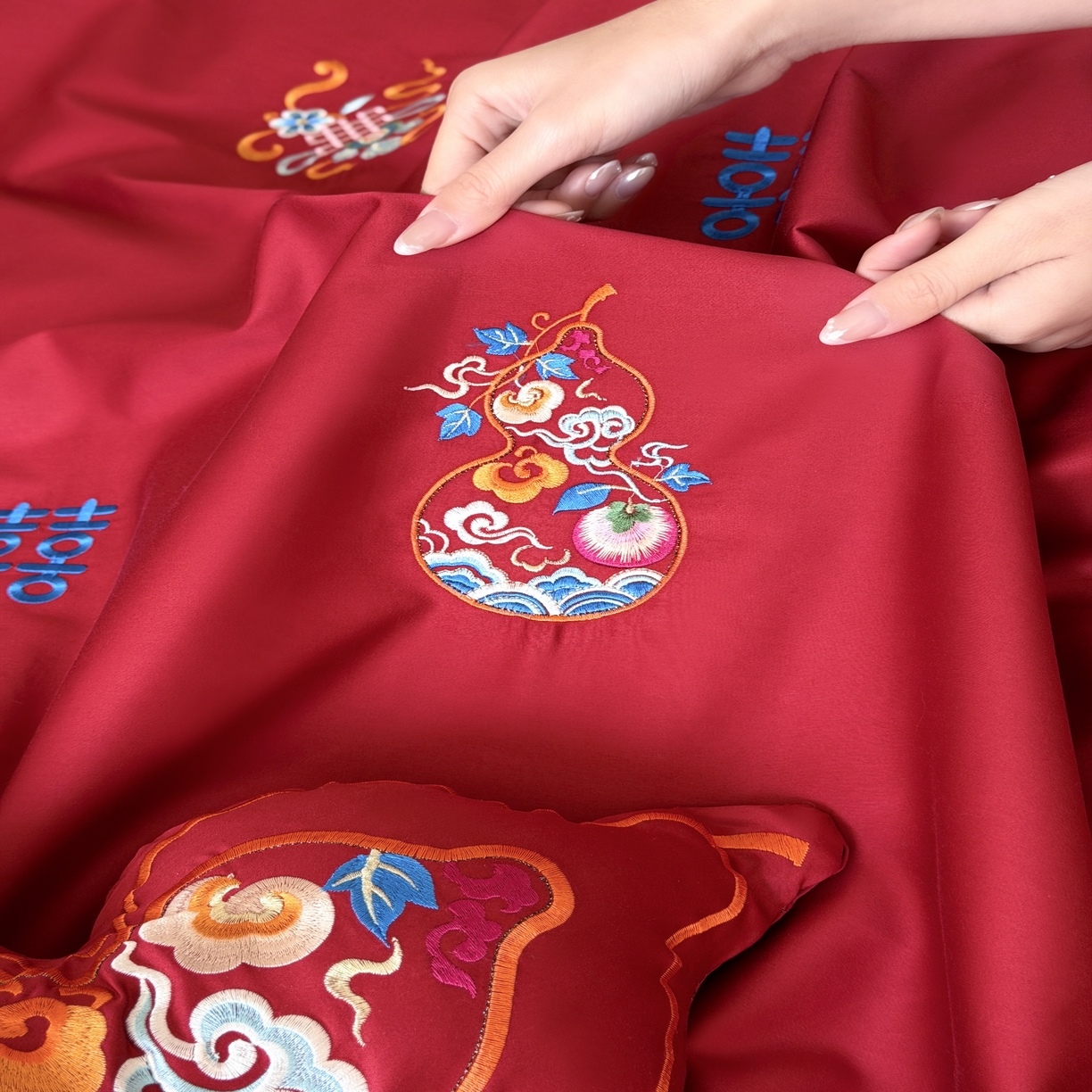 91家纺网 家纺一手货源 找家纺 （总）江涞  2026年新款100长绒棉高精密刺绣四件套—纳喜