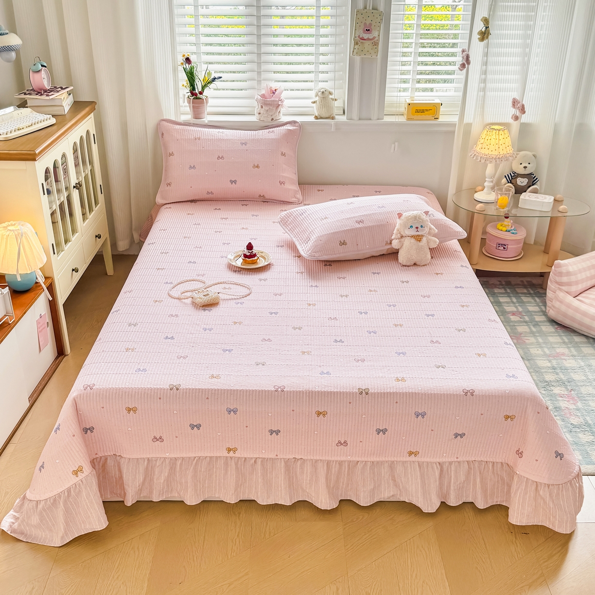 91家纺网 家纺一手货源 找家纺 沁童儿童用品店 2026新款法式大花边全棉夹棉床盖加厚床单炕垫 蝶梦粉